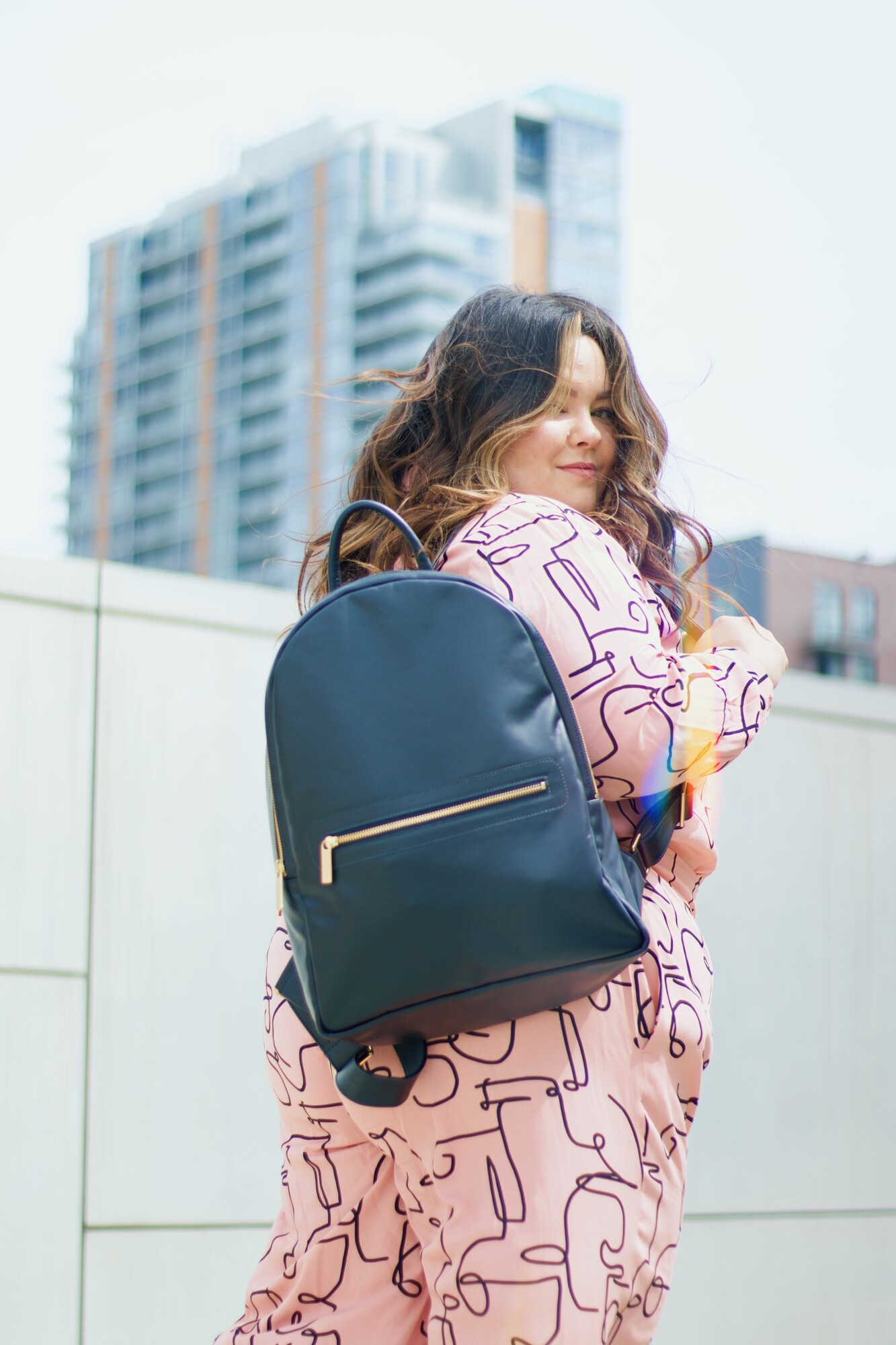 petite plus size fashion blogger and influencer Natalie in the City wears Eloquii and a Laudi Vidni backpack in Chicago.