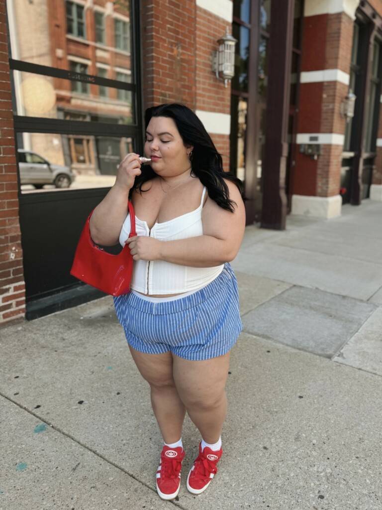 Plus size fashion blogger Natalie in the City wears plus size boxers Pinterest outfit in Chicago.